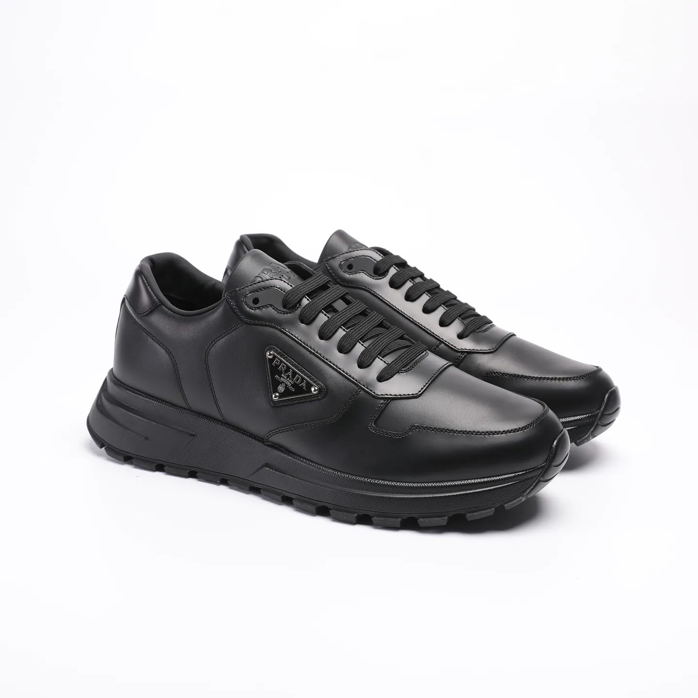 Batch 580 [PRADA] Men's shoes are popular in the counter, official website synchronization, high-quality shipments. Fabric: original cowhide with snakeskin. Lining: cowhide feet + cowhide lining. Outsole: original TPU + foam. Size: 38-46